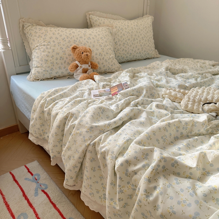 91家纺网 家纺一手货源 找家纺 轻奢坊 2025新款漏空花边水洗棉夏被四件套 春意蓝