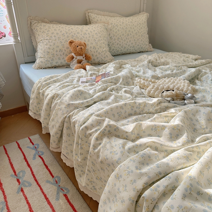 91家纺网 家纺一手货源 找家纺 轻奢坊 2025新款漏空花边水洗棉夏被四件套 春意蓝