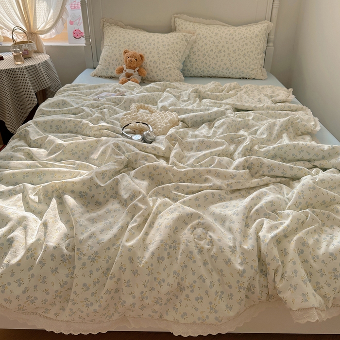 91家纺网 家纺一手货源 找家纺 轻奢坊 2025新款漏空花边水洗棉夏被四件套 春意蓝