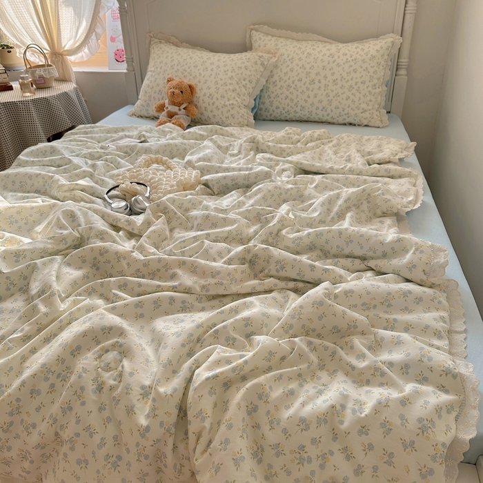 91家纺网 家纺一手货源 找家纺 轻奢坊 2025新款漏空花边水洗棉夏被四件套 春意蓝