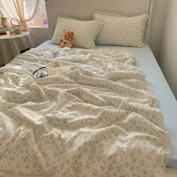 91家纺网 家纺一手货源 找家纺 轻奢坊 2025新款漏空花边水洗棉夏被四件套 春意蓝