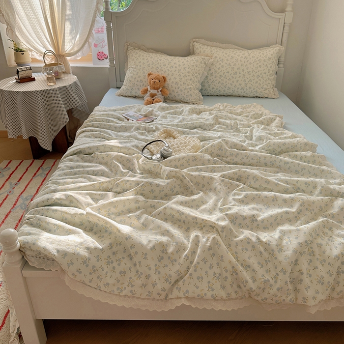 91家纺网 家纺一手货源 找家纺 轻奢坊 2025新款漏空花边水洗棉夏被四件套 春意蓝