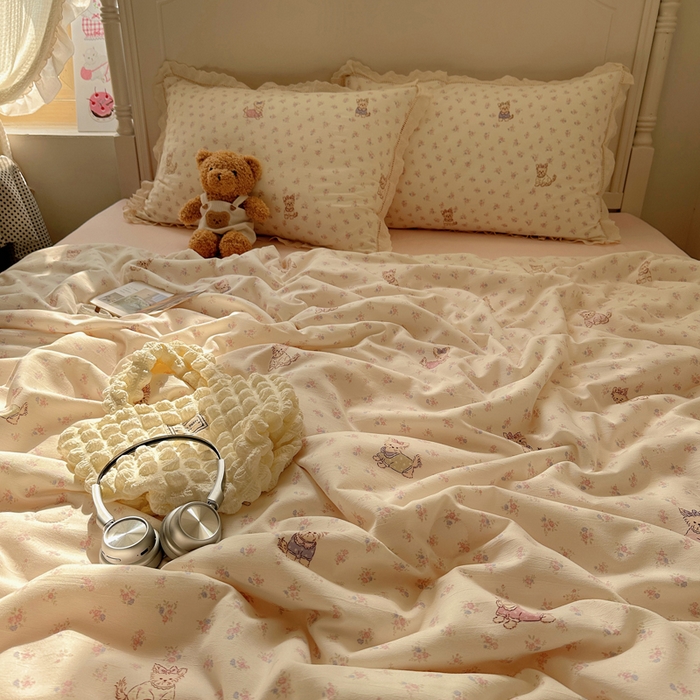 91家纺网 家纺一手货源 找家纺 轻奢坊 2025新款漏空花边水洗棉夏被四件套 碎花猫咪