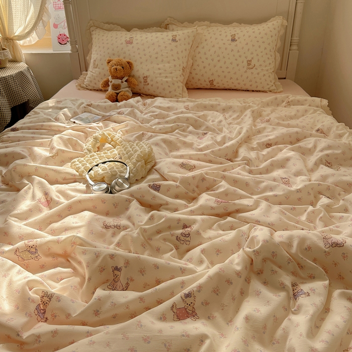 91家纺网 家纺一手货源 找家纺 轻奢坊 2025新款漏空花边水洗棉夏被四件套 碎花猫咪