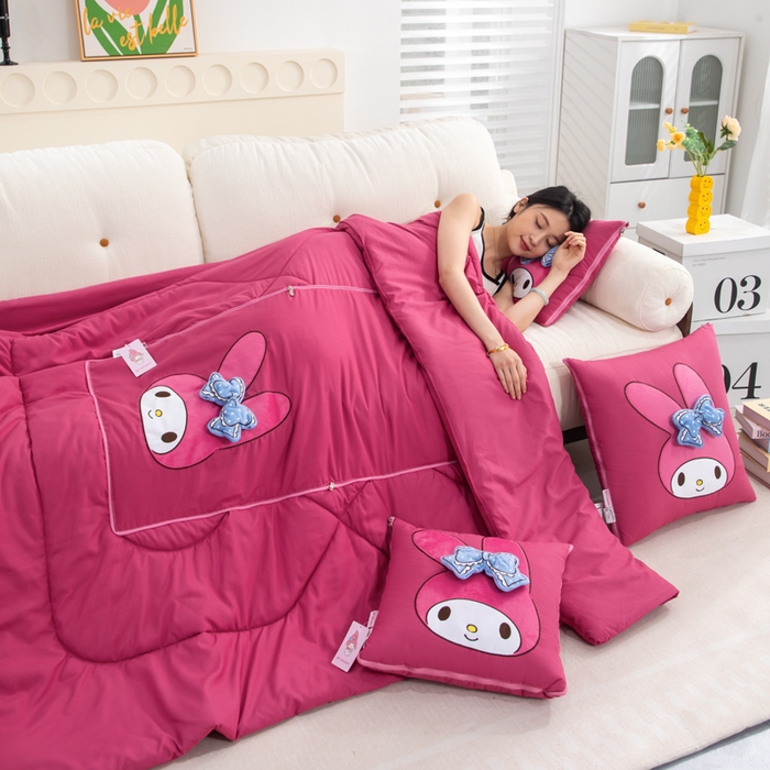 91家纺网 家纺一手货源 找家纺 （总）照世家纺 2025春夏新款三丽鸥立体款抱枕被