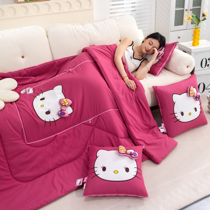照世家纺 2025春夏新款三丽鸥立体款抱枕被 凯蒂猫