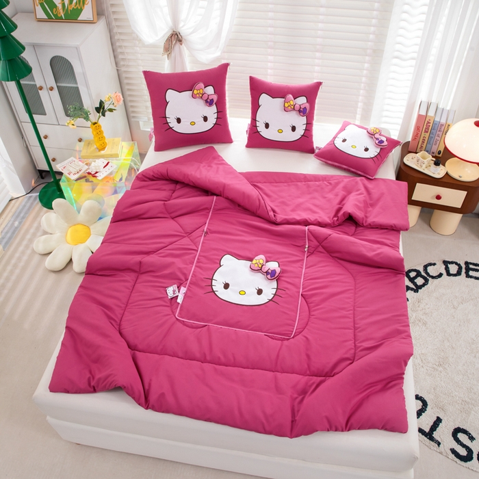 91家纺网 家纺一手货源 找家纺 照世家纺 2025春夏新款三丽鸥立体款抱枕被 凯蒂猫