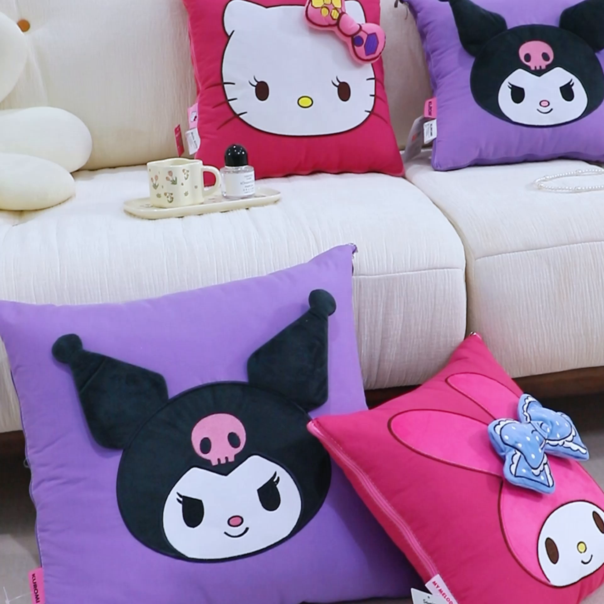 91家纺网 家纺一手货源 找家纺 照世家纺 2025春夏新款三丽鸥立体款抱枕被 凯蒂猫