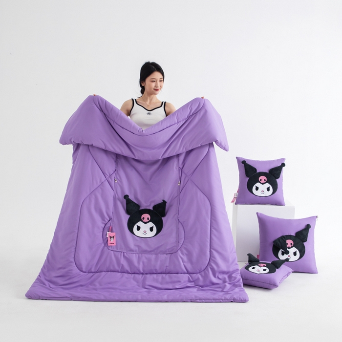 91家纺网 家纺一手货源 找家纺 照世家纺 2025春夏新款三丽鸥立体款抱枕被 库洛米