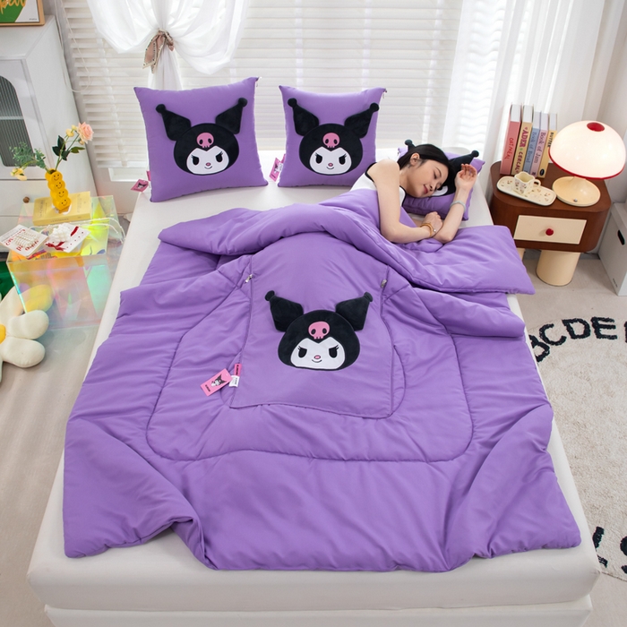 91家纺网 家纺一手货源 找家纺 照世家纺 2025春夏新款三丽鸥立体款抱枕被 库洛米