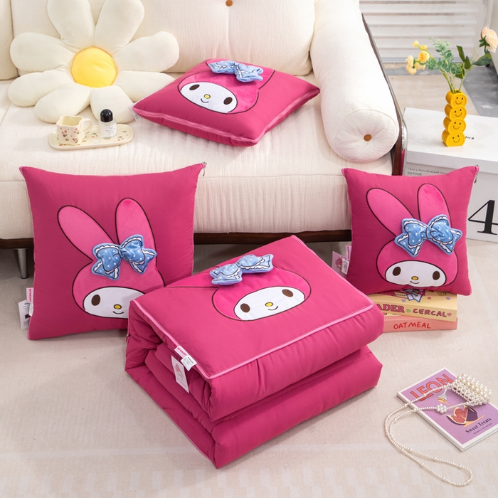 91家纺网 家纺一手货源 找家纺 照世家纺 2025春夏新款三丽鸥立体款抱枕被 美乐蒂