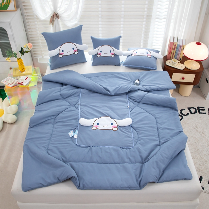 91家纺网 家纺一手货源 找家纺 照世家纺 2025春夏新款三丽鸥立体款抱枕被 玉桂狗