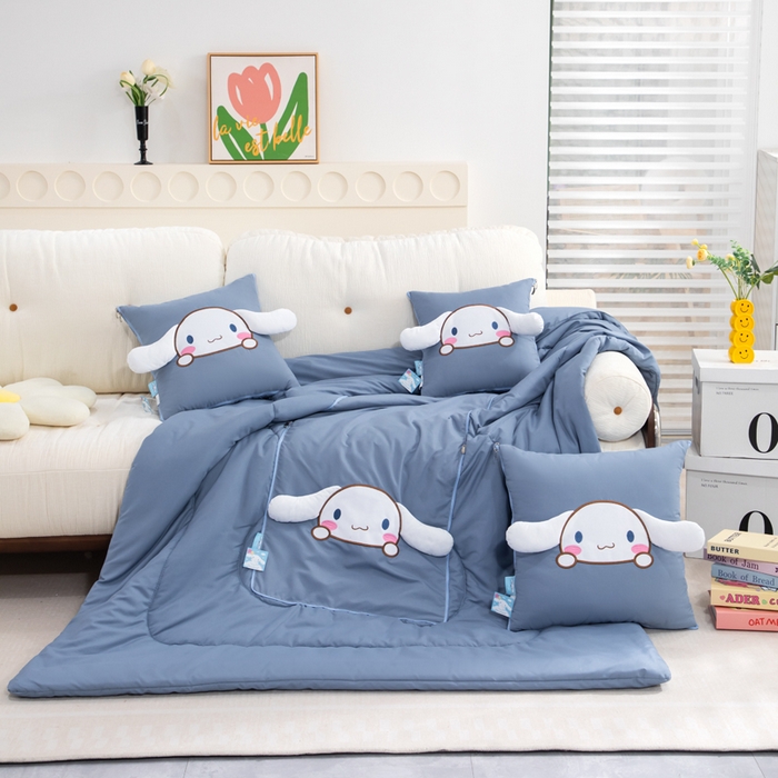 91家纺网 家纺一手货源 找家纺 照世家纺 2025春夏新款三丽鸥立体款抱枕被 玉桂狗