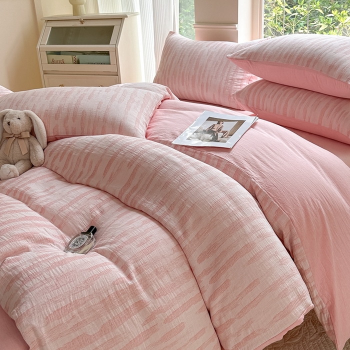 91家纺网 家纺一手货源 找家纺 菡宝 2025新款a类母婴级全棉色织三层纱提花被套纯棉被罩四件套支持定做定制尺寸 艾瑞-粉