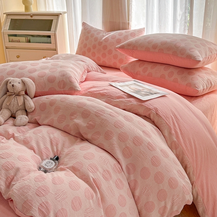 91家纺网 家纺一手货源 找家纺 菡宝 2025新款a类母婴级全棉色织三层纱提花被套纯棉被罩四件套支持定做定制尺寸 波点-粉