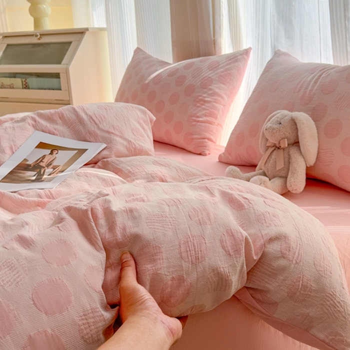 91家纺网 家纺一手货源 找家纺 菡宝 2025新款a类母婴级全棉色织三层纱提花被套纯棉被罩四件套支持定做定制尺寸 波点-粉