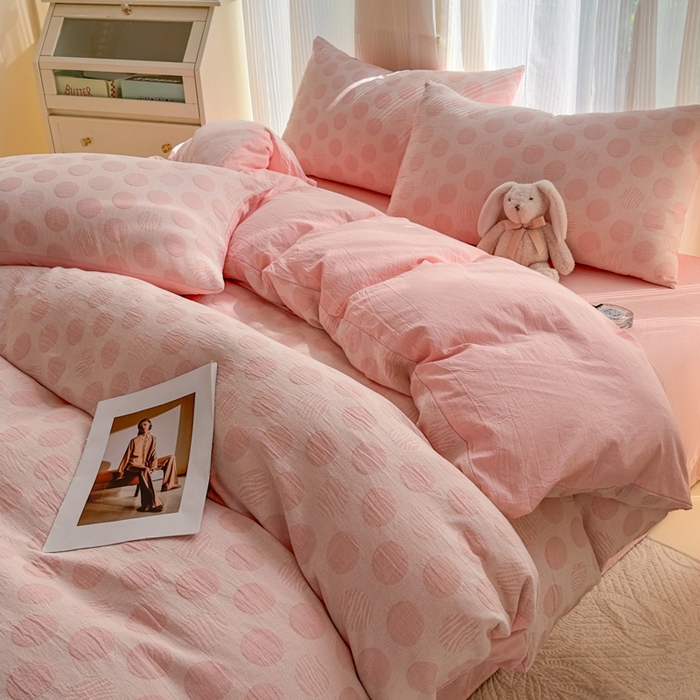 91家纺网 家纺一手货源 找家纺 菡宝 2025新款a类母婴级全棉色织三层纱提花被套纯棉被罩四件套支持定做定制尺寸 波点-粉