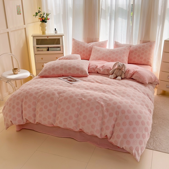 91家纺网 家纺一手货源 找家纺 菡宝 2025新款a类母婴级全棉色织三层纱提花被套纯棉被罩四件套支持定做定制尺寸 波点-粉
