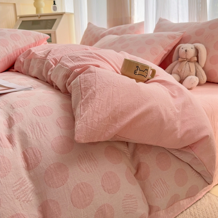 91家纺网 家纺一手货源 找家纺 菡宝 2025新款a类母婴级全棉色织三层纱提花被套纯棉被罩四件套支持定做定制尺寸 波点-粉
