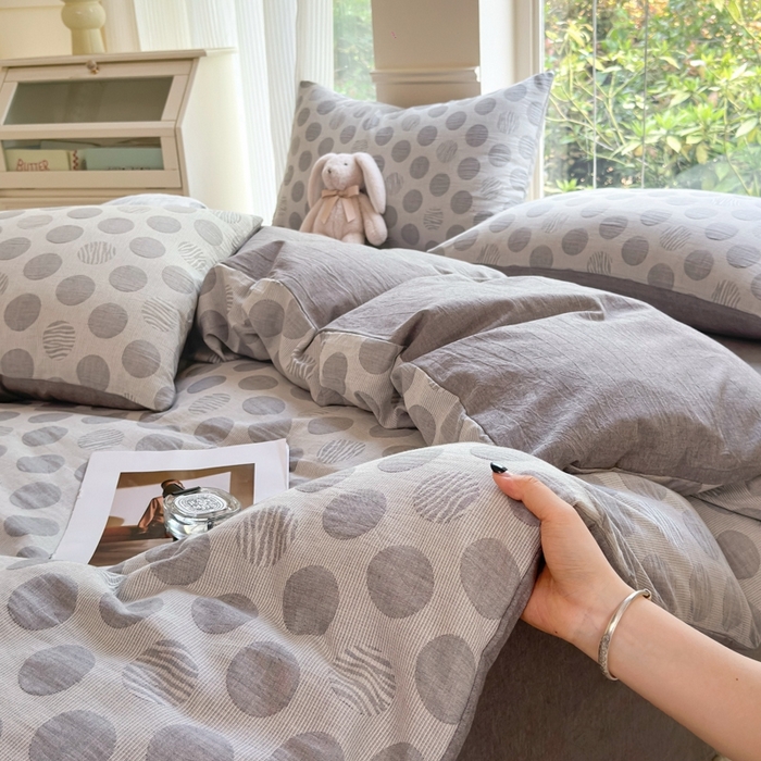 91家纺网 家纺一手货源 找家纺 菡宝 2025新款a类母婴级全棉色织三层纱提花被套纯棉被罩四件套支持定做定制尺寸 波点-灰