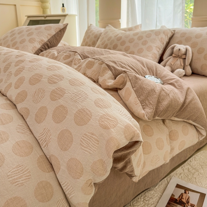 91家纺网 家纺一手货源 找家纺 菡宝 2025新款a类母婴级全棉色织三层纱提花被套纯棉被罩四件套支持定做定制尺寸 波点-卡其