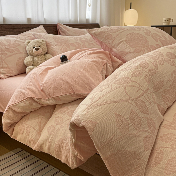 91家纺网 家纺一手货源 找家纺 菡宝 2025新款a类母婴级全棉色织三层纱提花被套纯棉被罩四件套支持定做定制尺寸 花想容-粉