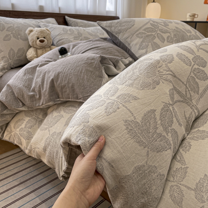 91家纺网 家纺一手货源 找家纺 菡宝 2025新款a类母婴级全棉色织三层纱提花被套纯棉被罩四件套支持定做定制尺寸 花想容-灰