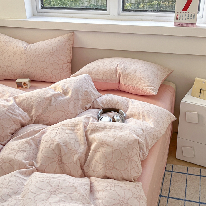 91家纺网 家纺一手货源 找家纺 菡宝 2025新款a类母婴级全棉色织三层纱提花被套纯棉被罩四件套支持定做定制尺寸 洛可可-粉