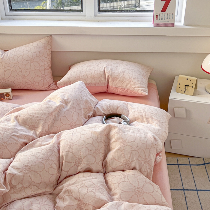 91家纺网 家纺一手货源 找家纺 菡宝 2025新款a类母婴级全棉色织三层纱提花被套纯棉被罩四件套支持定做定制尺寸 洛可可-粉