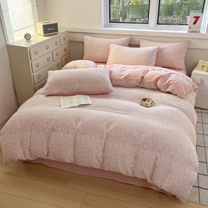 91家纺网 家纺一手货源 找家纺 菡宝 2025新款a类母婴级全棉色织三层纱提花被套纯棉被罩四件套支持定做定制尺寸 洛可可-粉