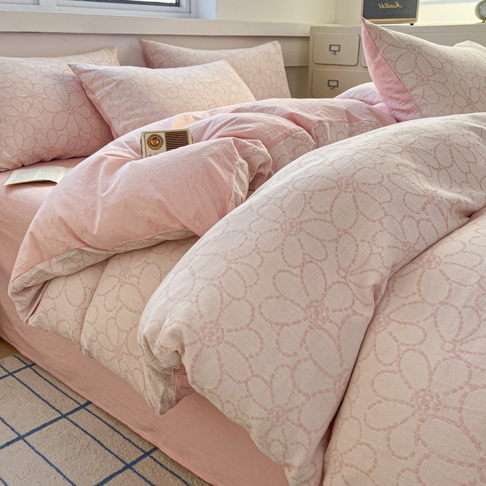 91家纺网 家纺一手货源 找家纺 菡宝 2025新款a类母婴级全棉色织三层纱提花被套纯棉被罩四件套支持定做定制尺寸 洛可可-粉