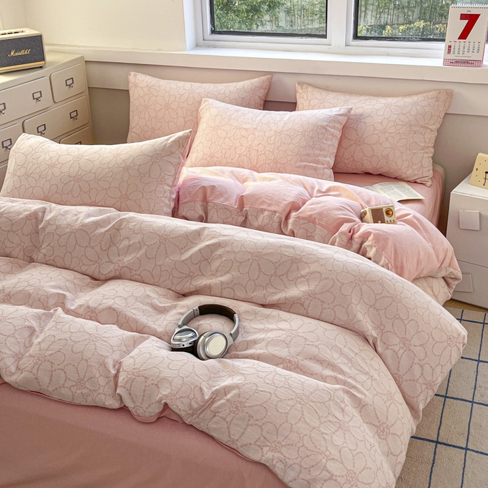 91家纺网 家纺一手货源 找家纺 菡宝 2025新款a类母婴级全棉色织三层纱提花被套纯棉被罩四件套支持定做定制尺寸 洛可可-粉