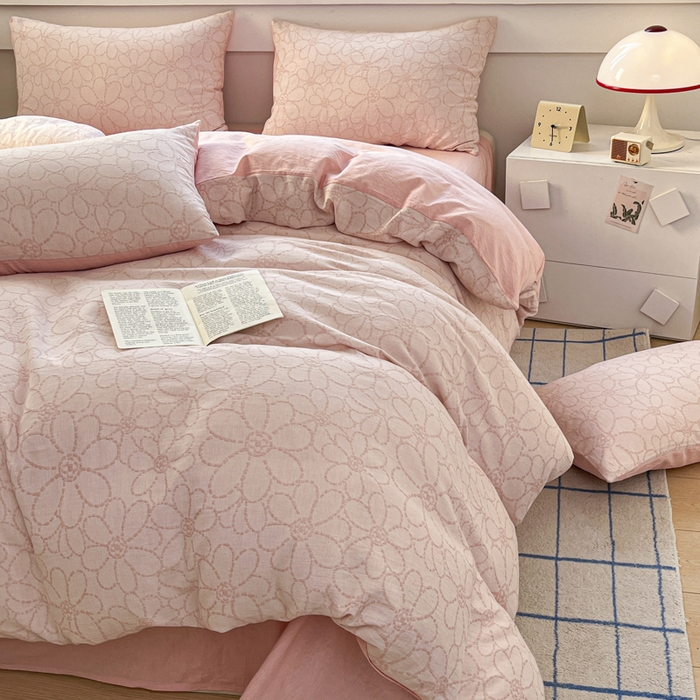 91家纺网 家纺一手货源 找家纺 菡宝 2025新款a类母婴级全棉色织三层纱提花被套纯棉被罩四件套支持定做定制尺寸 洛可可-粉