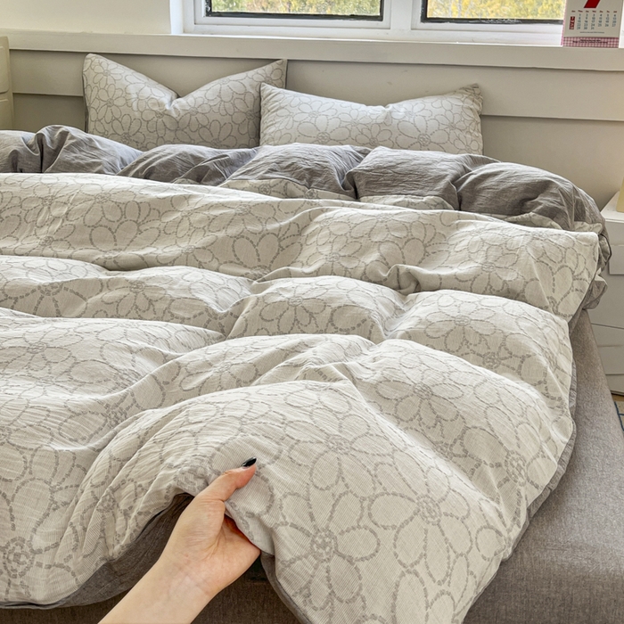 91家纺网 家纺一手货源 找家纺 菡宝 2025新款a类母婴级全棉色织三层纱提花被套纯棉被罩四件套支持定做定制尺寸 洛可可-灰