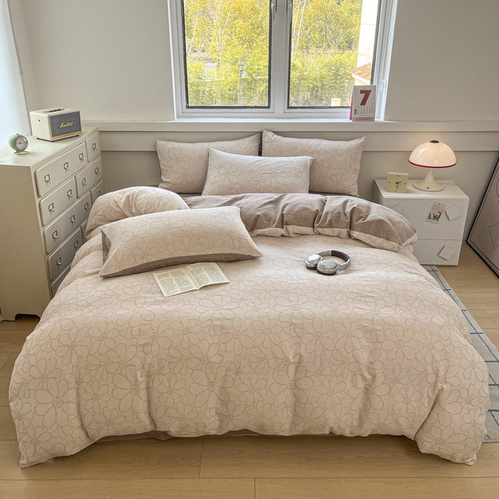 91家纺网 家纺一手货源 找家纺 菡宝 2025新款a类母婴级全棉色织三层纱提花被套纯棉被罩四件套支持定做定制尺寸 洛可可-米咖