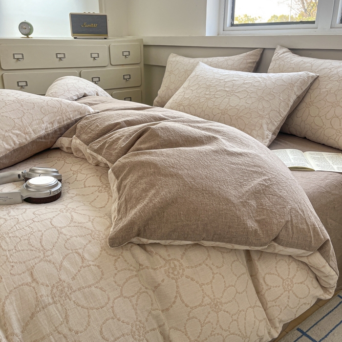 91家纺网 家纺一手货源 找家纺 菡宝 2025新款a类母婴级全棉色织三层纱提花被套纯棉被罩四件套支持定做定制尺寸 洛可可-米咖