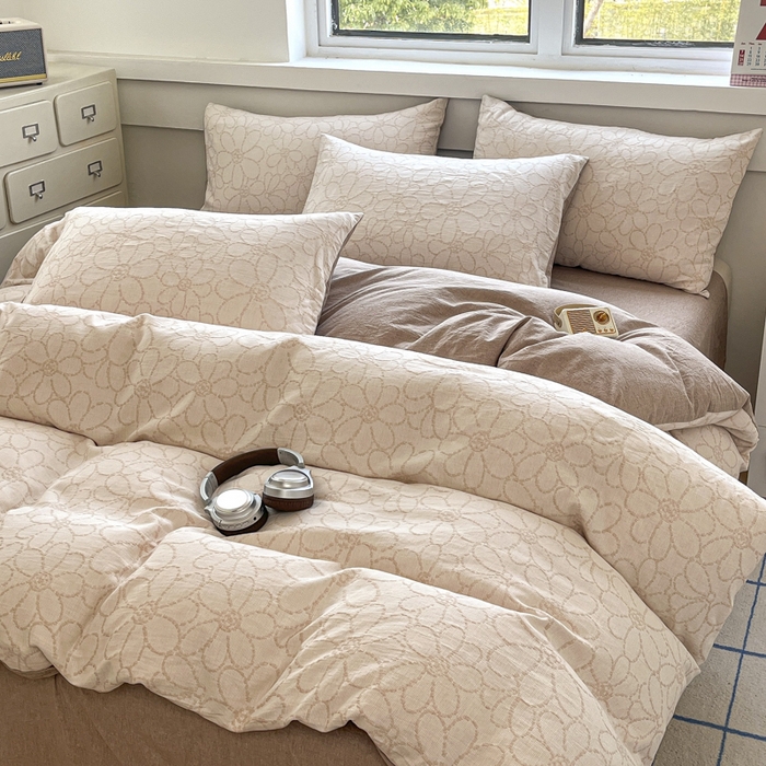 91家纺网 家纺一手货源 找家纺 菡宝 2025新款a类母婴级全棉色织三层纱提花被套纯棉被罩四件套支持定做定制尺寸 洛可可-米咖