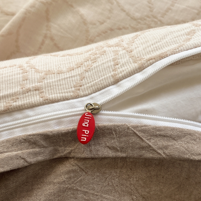 91家纺网 家纺一手货源 找家纺 菡宝 2025新款a类母婴级全棉色织三层纱提花被套纯棉被罩四件套支持定做定制尺寸 洛可可-米咖