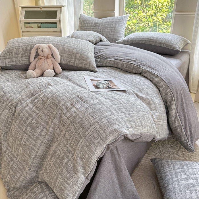 91家纺网 家纺一手货源 找家纺 菡宝 2025新款a类母婴级全棉色织三层纱提花被套纯棉被罩四件套支持定做定制尺寸 米亚-灰