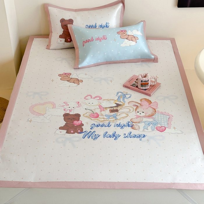 91家纺网 家纺一手货源 找家纺 澳萝拉 2025新款数码印花包边款冰藤席席子凉席-风格二 晚安熊