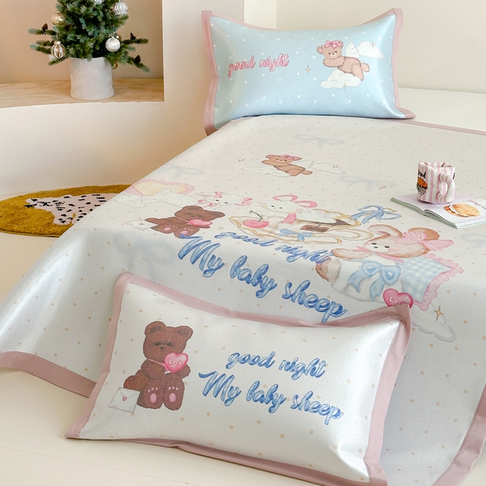 91家纺网 家纺一手货源 找家纺 澳萝拉 2025新款数码印花包边款冰藤席席子凉席-风格二 晚安熊