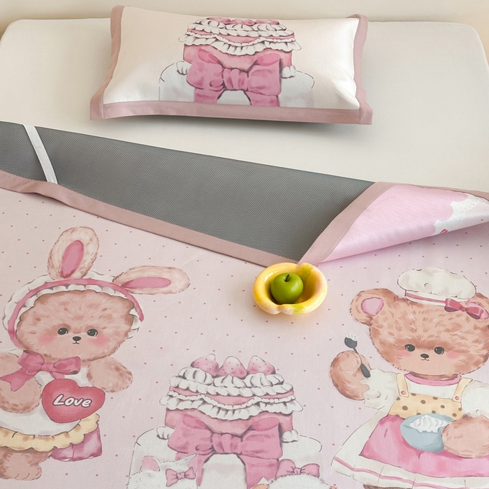 91家纺网 家纺一手货源 找家纺 澳萝拉 2025新款数码印花包边款冰藤席席子凉席-风格二 爱之屋