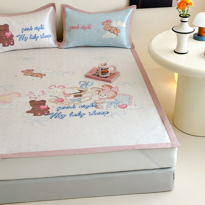 91家纺网 家纺一手货源 找家纺 澳萝拉 2025新款数码印花包边款冰藤席席子凉席-风格二 晚安熊