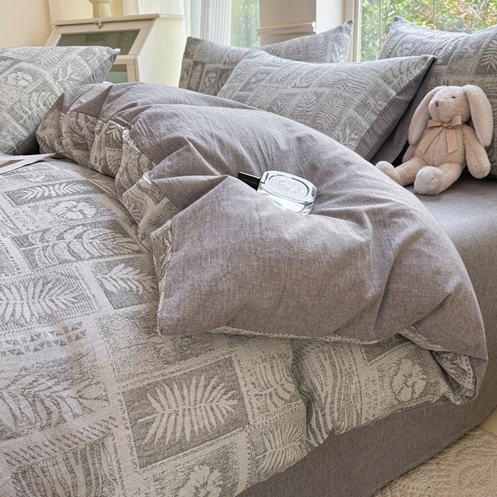 91家纺网 家纺一手货源 找家纺 菡宝 2025新款a类母婴级全棉色织三层纱提花被套纯棉被罩四件套支持定做定制尺寸 叶之美-灰