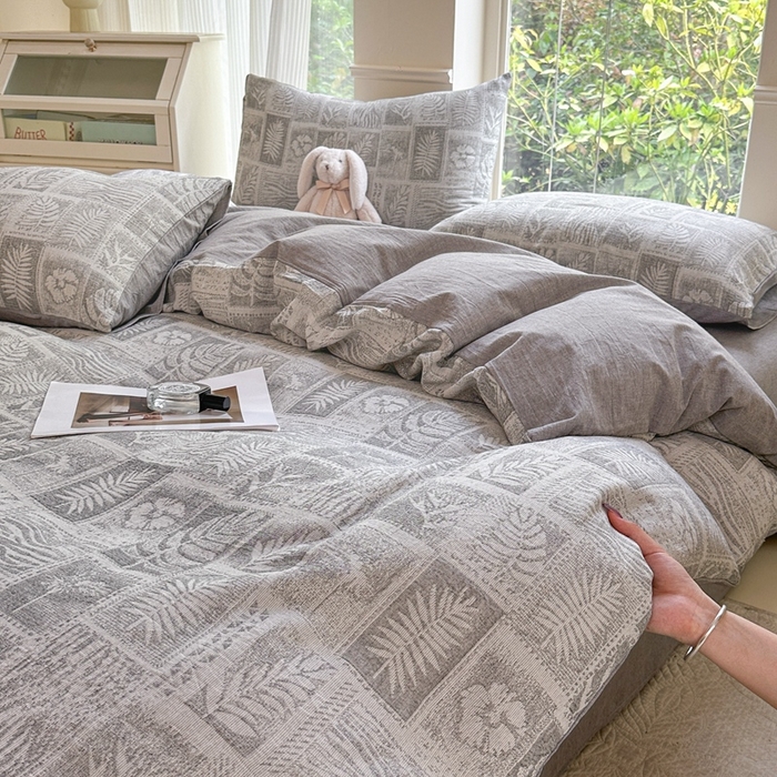 91家纺网 家纺一手货源 找家纺 菡宝 2025新款a类母婴级全棉色织三层纱提花被套纯棉被罩四件套支持定做定制尺寸 叶之美-灰