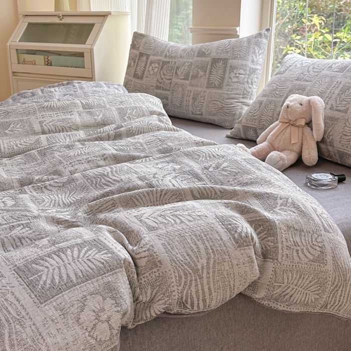 91家纺网 家纺一手货源 找家纺 菡宝 2025新款a类母婴级全棉色织三层纱提花被套纯棉被罩四件套支持定做定制尺寸 叶之美-灰