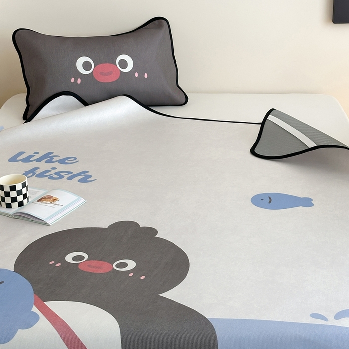 91家纺网 家纺一手货源 找家纺 澳萝拉 2025新款异形冰藤席数码印花系列席子凉席-风格二 企鹅波波（床席款）