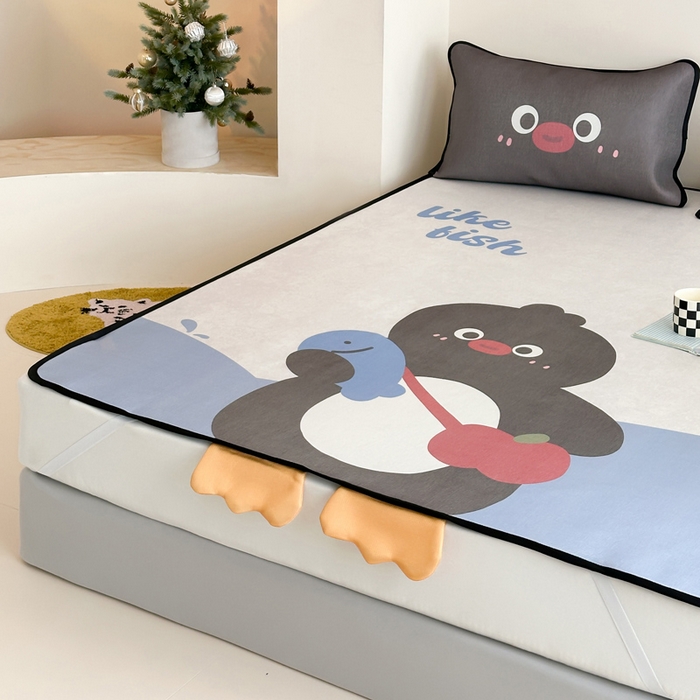 91家纺网 家纺一手货源 找家纺 澳萝拉 2025新款异形冰藤席数码印花系列席子凉席-风格二 企鹅波波（床席款）