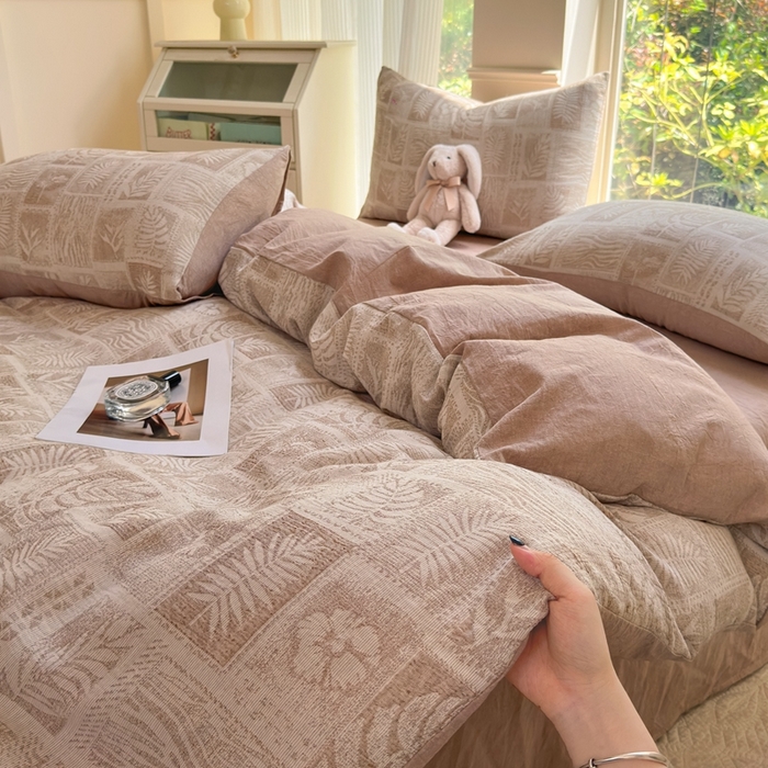 91家纺网 家纺一手货源 找家纺 菡宝 2025新款a类母婴级全棉色织三层纱提花被套纯棉被罩四件套支持定做定制尺寸 叶之美-卡其