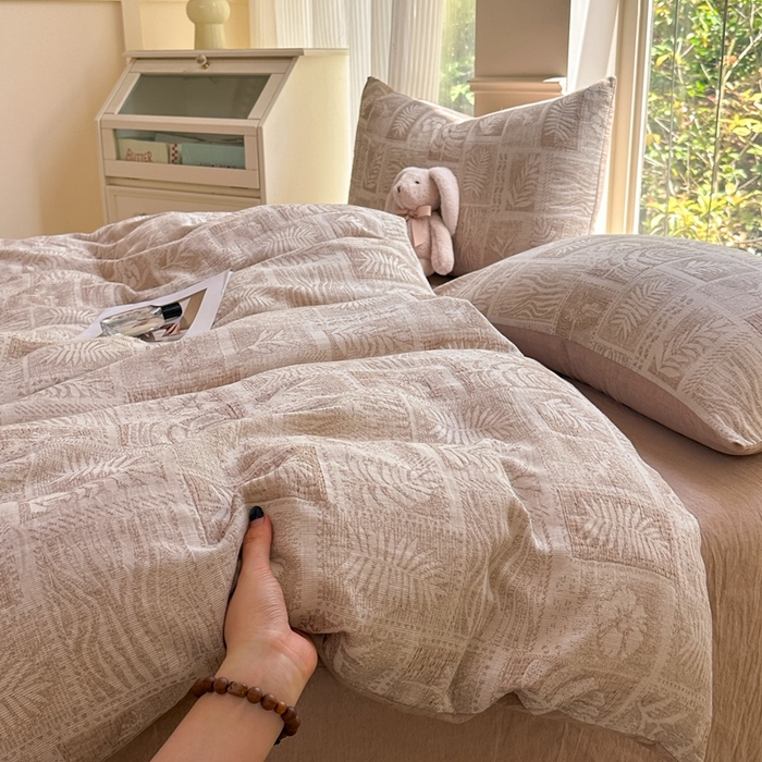 91家纺网 家纺一手货源 找家纺 菡宝 2025新款a类母婴级全棉色织三层纱提花被套纯棉被罩四件套支持定做定制尺寸 叶之美-卡其